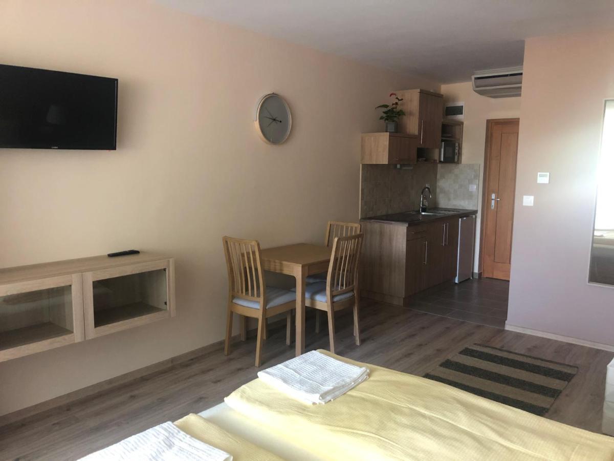 Castellum Apartmanhaz 귤러 외부 사진