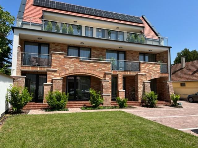 Castellum Apartmanhaz 귤러 외부 사진